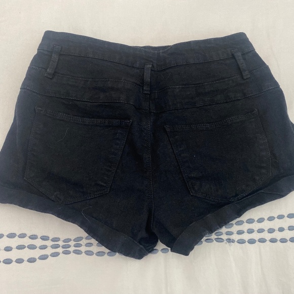 Refuge | Size 2 | Black High Waist Shorts - Picture 2 of 2